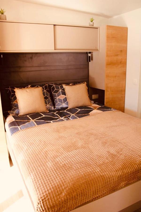 Mobile Home Peponi Del Mar, Brand New Biograd Na Moru Extérieur photo